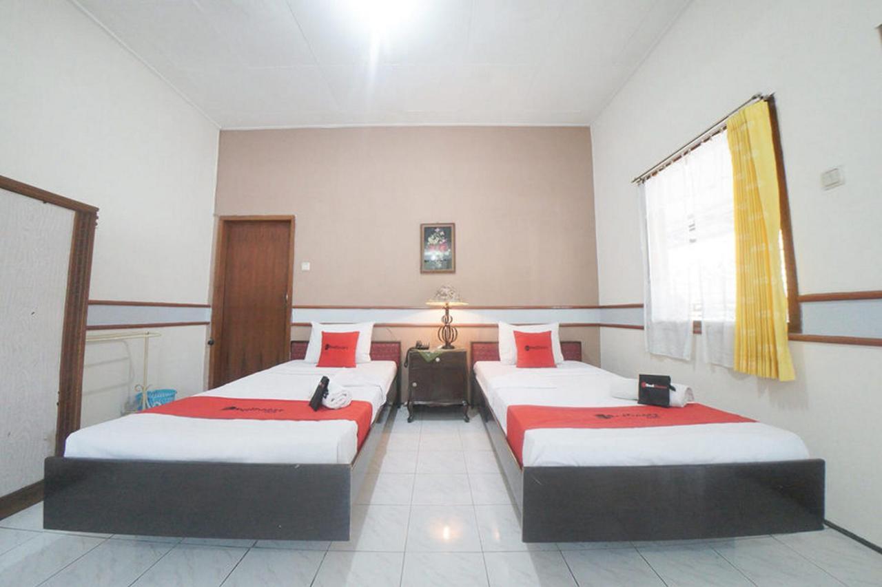 Reddoorz Near Balai Kota Malang Hotell Exteriör bild