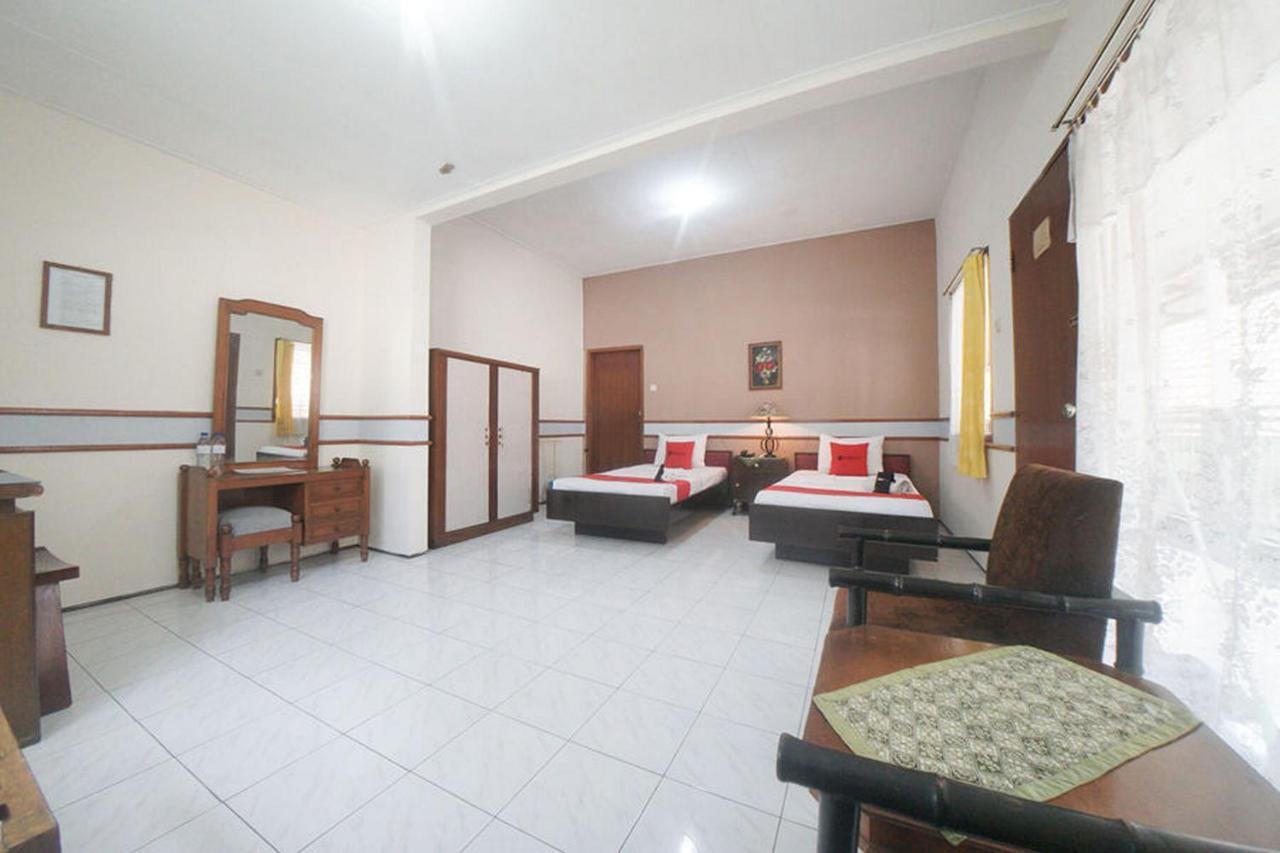 Reddoorz Near Balai Kota Malang Hotell Exteriör bild