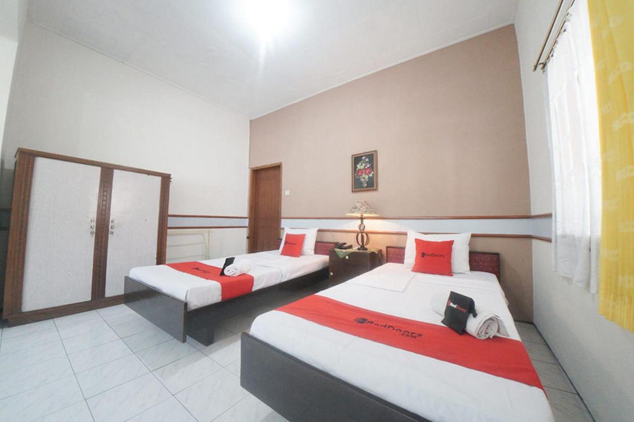Reddoorz Near Balai Kota Malang Hotell Exteriör bild