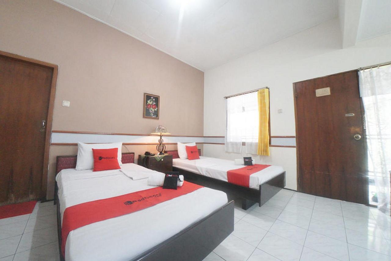 Reddoorz Near Balai Kota Malang Hotell Exteriör bild