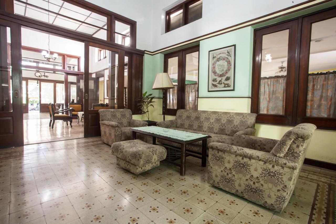 Reddoorz Near Balai Kota Malang Hotell Exteriör bild