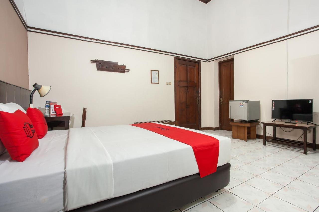 Reddoorz Near Balai Kota Malang Hotell Exteriör bild