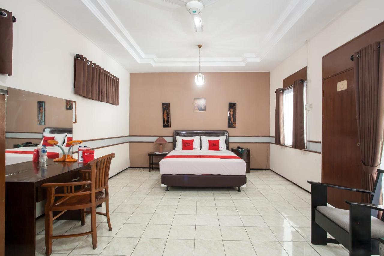 Reddoorz Near Balai Kota Malang Hotell Exteriör bild