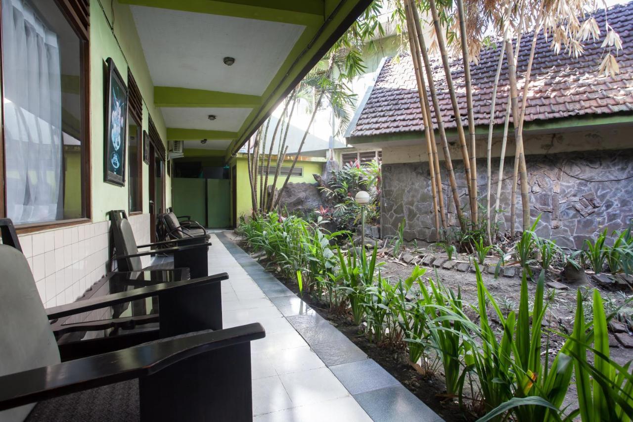 Reddoorz Near Balai Kota Malang Hotell Exteriör bild