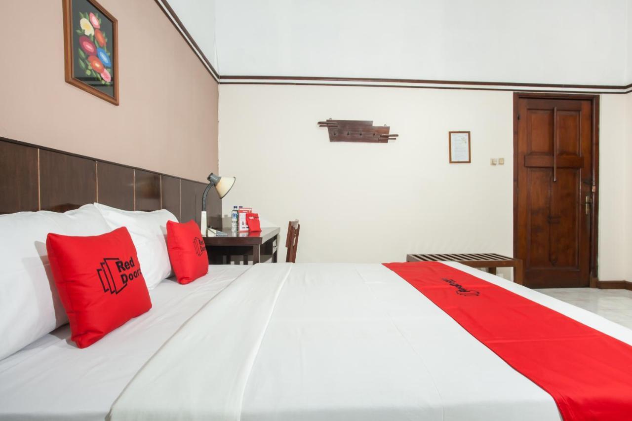 Reddoorz Near Balai Kota Malang Hotell Exteriör bild