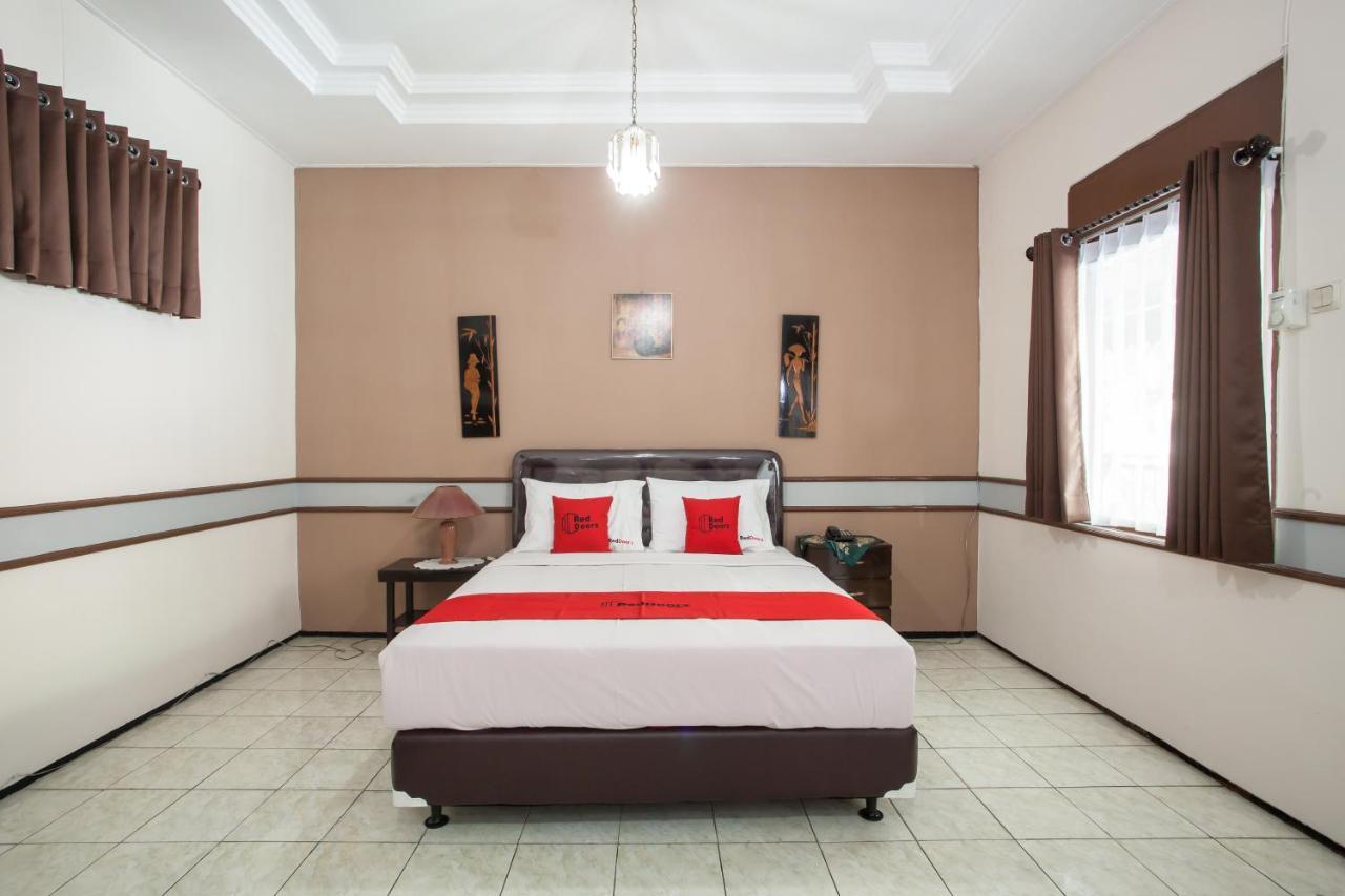 Reddoorz Near Balai Kota Malang Hotell Exteriör bild